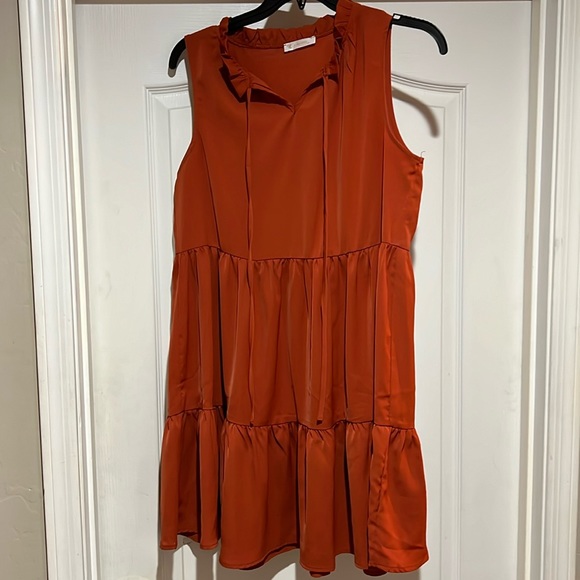 Rust colored tiered dress - Picture 4 of 7